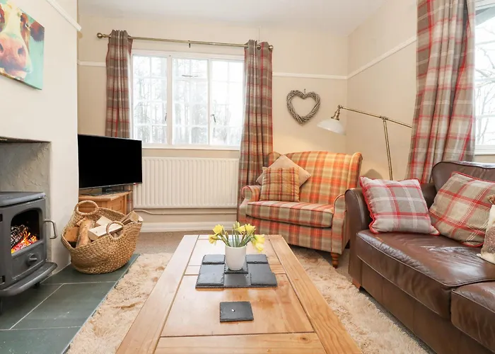 Larch At Esthwaite Water * Эмблсайд