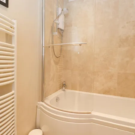 Larch At Esthwaite Water Nyaraló Ambleside